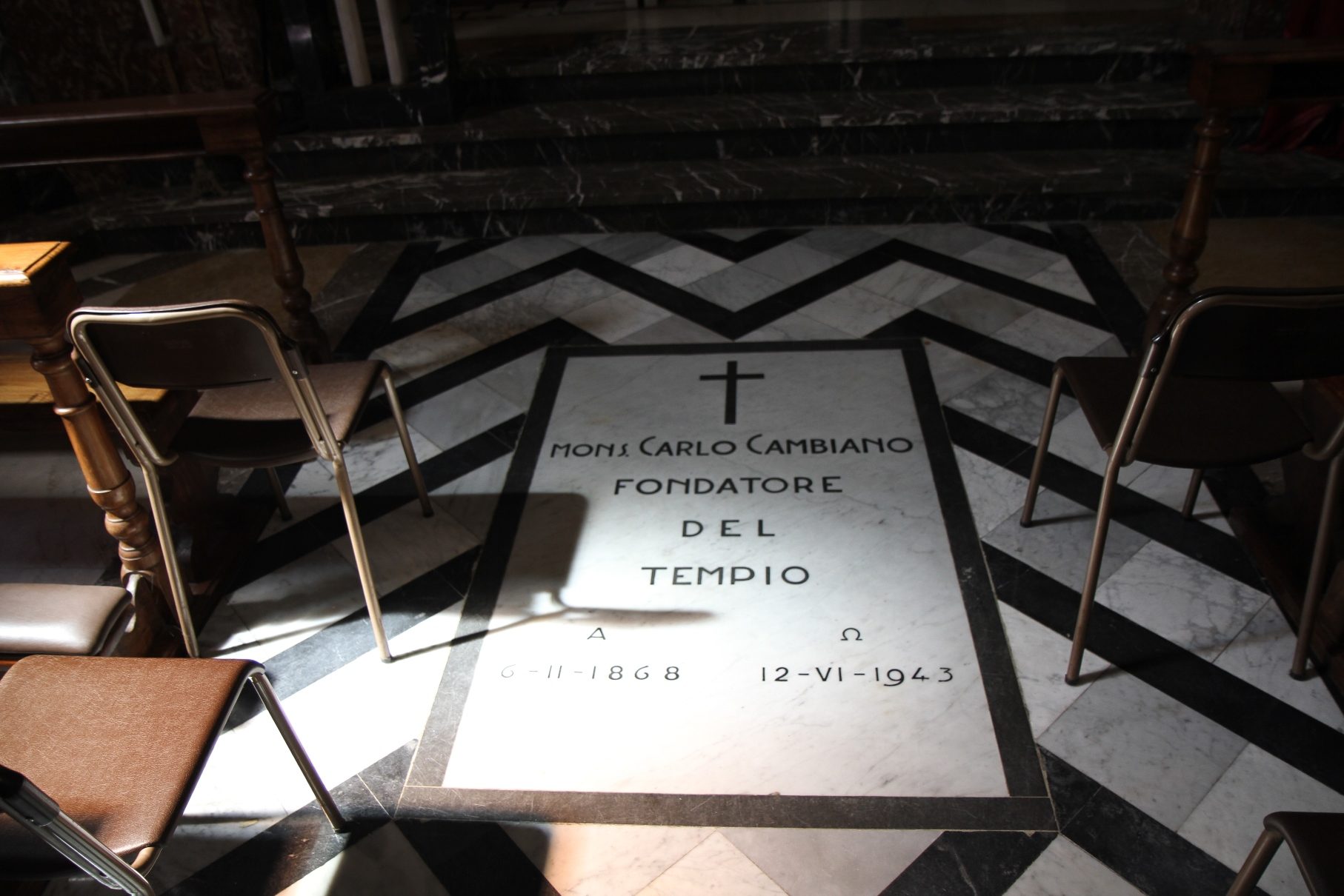 Tempio%20Votivo%20dei%20Medici%20d%27Italia%2C%20Duno%20-%2004.JPG